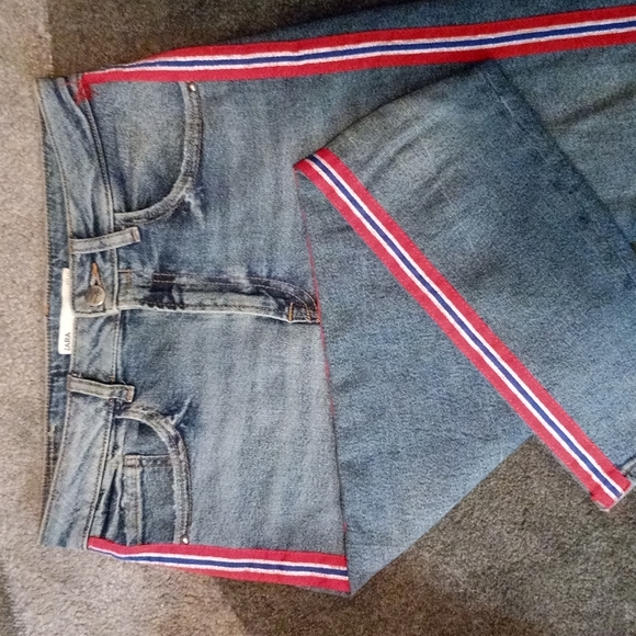 ....ZARA Striped, Stretch Slightly Distressed Denim Jeans!!....